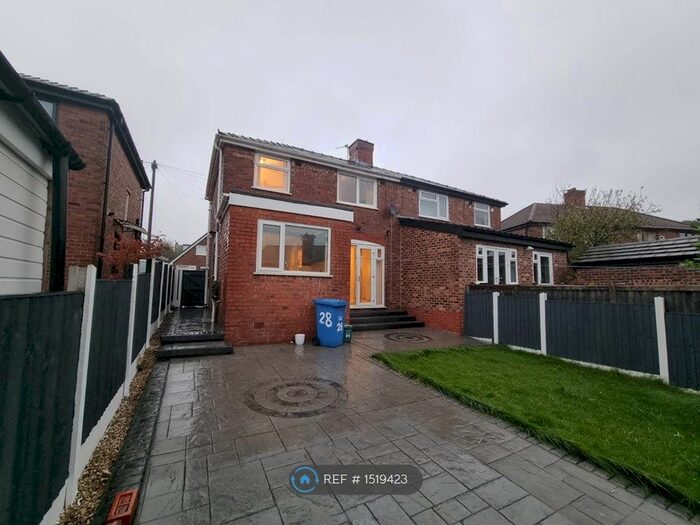 3 Bedroom Semi-Detached House To Rent In Lawnswood Drive, Manchester, M27
