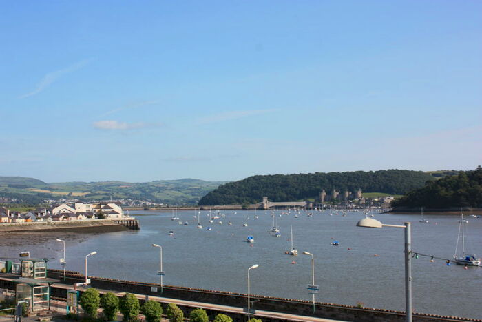 4 Bedroom Apartment To Rent In Deganwy, LL31