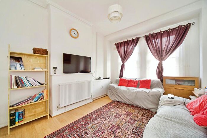 1 Bedroom Flat For Sale In Gladstone Avenue, London, N22
