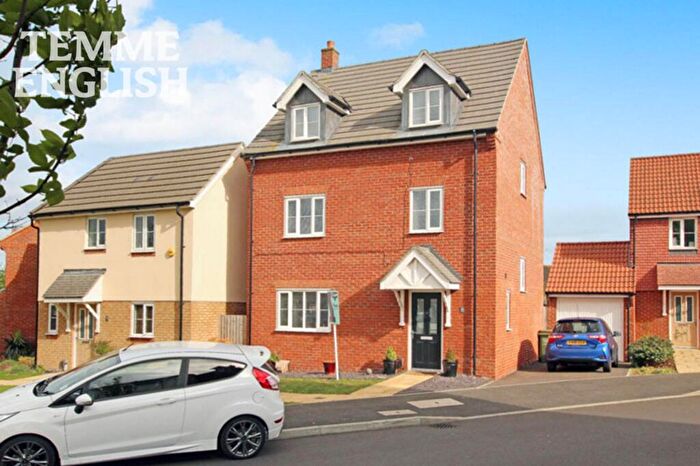 4 Bedroom Detached House For Sale In Monarch Close, Wickford, SS11