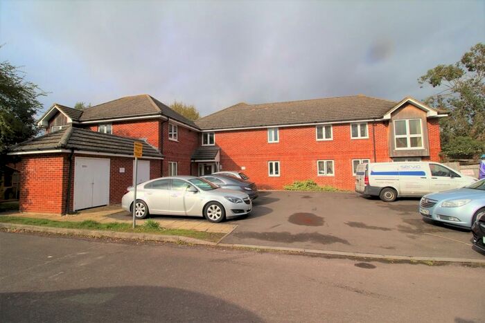 2 Bedroom Apartment To Rent In Gamble Close, Southampton, SO19