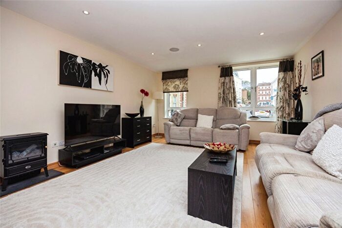 2 Bedroom Flat For Sale In Martyr Road, Guildford, Surrey, GU1
