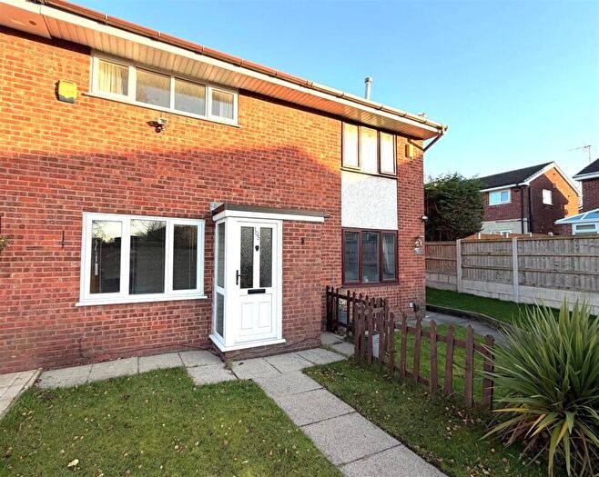 2 Bedroom Town House For Sale In Green Meadows, Westhoughton, Bolton, BL5