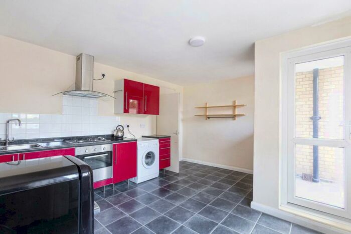 2 Bedroom Apartment To Rent In Shacklewell Row, London, E8