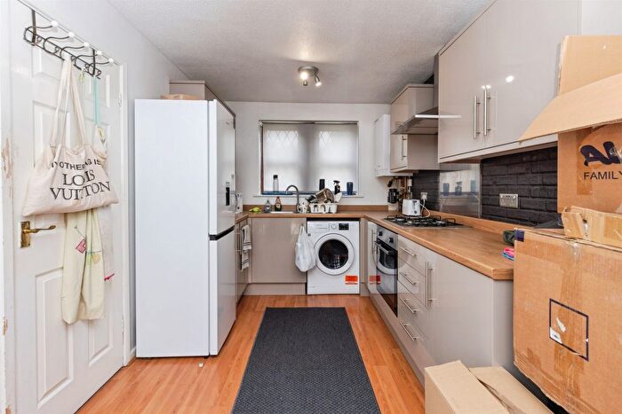 2 Bedroom Semi-detached House For Sale In Fieldhurst Court, Bierley, Bradford, BD4