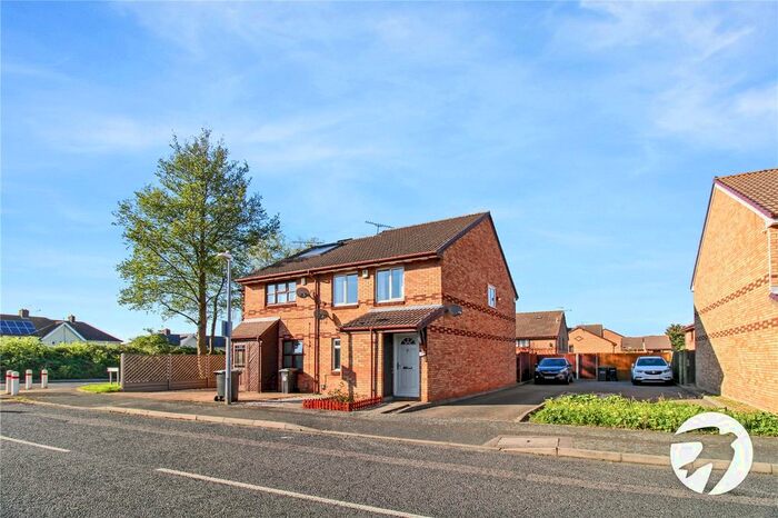 2 Bedroom Maisonette To Rent In Damigos Road, Gravesend, Kent, DA12