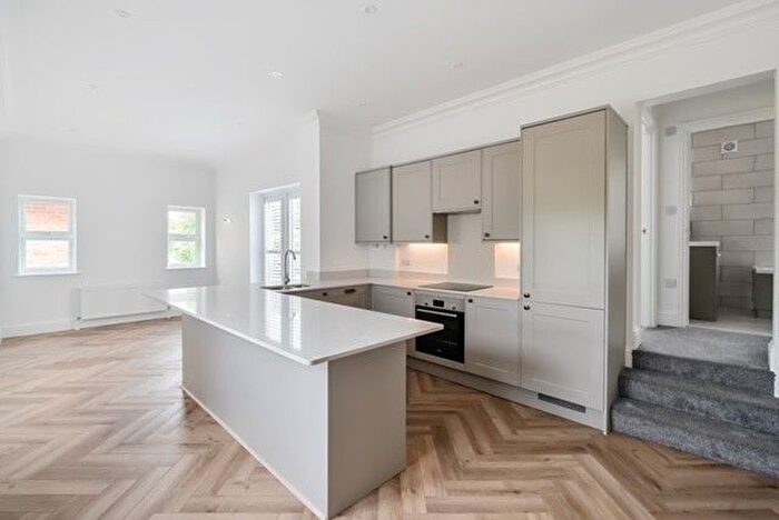 2 Bedroom Flat To Rent In Victoria Road, Milford-On-Sea, SO41