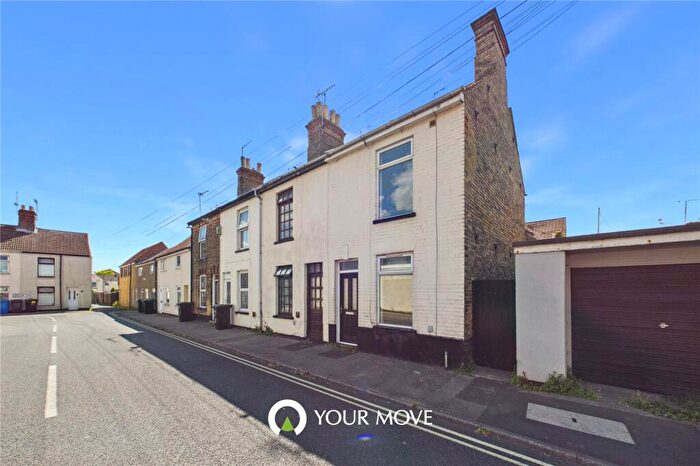 2 Bedroom End Of Terrace House For Sale In Norwich Road, Lowestoft, Suffolk, NR32
