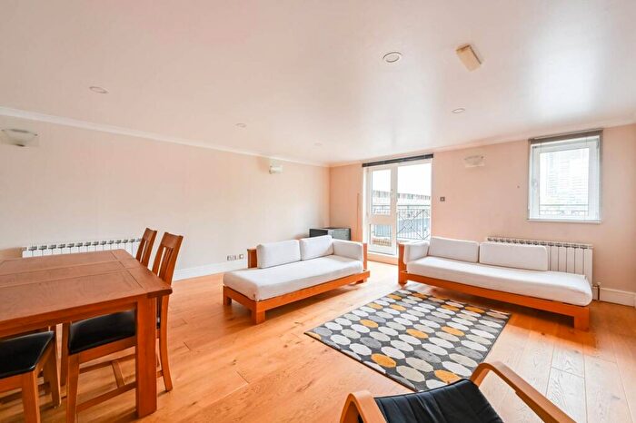 2 Bedroom Flat To Rent In Cross Harbour, Docklands, London, E14