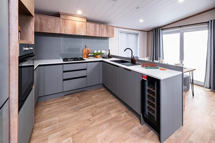 2 Bedroom Lodge For Sale In Kewstoke, Weston Supermare, BS22