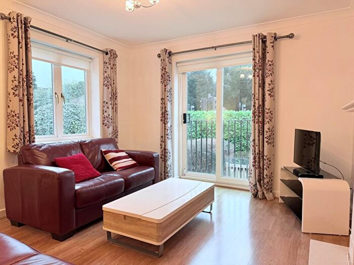 2 Bedroom Flat To Rent In Walton-On-Thames, Surrey, KT12
