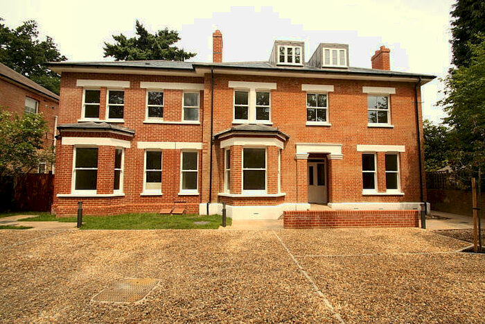 1 Bedroom Flat To Rent In Broomhall Road, Broomhall Road, Woking, GU21