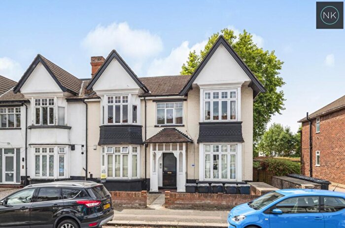 1 Bedroom Apartment To Rent In Grove Hill, South Woodford, London, E18