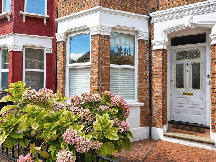 1 Bedroom Property For Sale In Woodside Gardens, Tottenham, N17