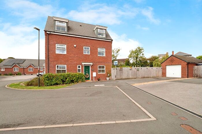 4 Bedroom Detached House For Sale In Hazelwood Close, Alfreton, DE55