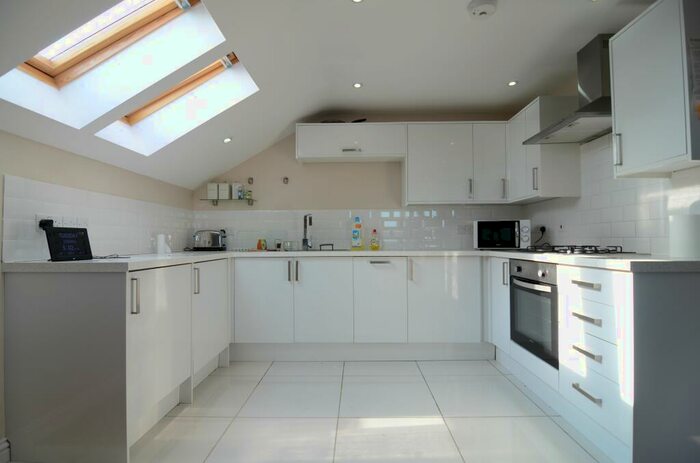 2 Bedroom Apartment To Rent In Queenstone Mews, GU14