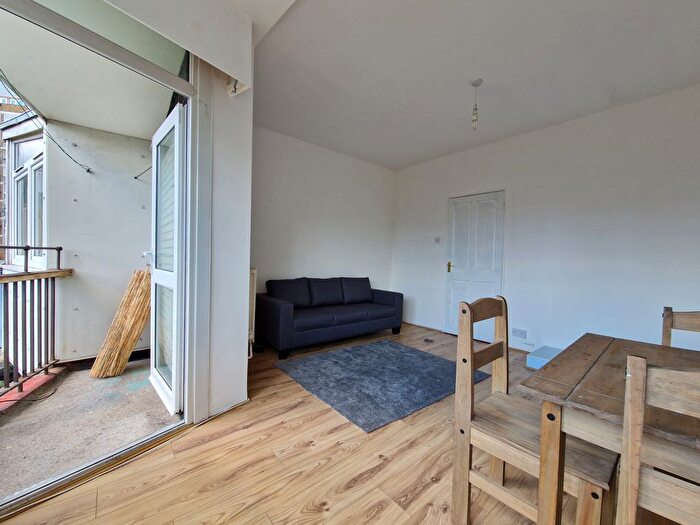 4 Bedroom Maisonette To Rent In Burbage Close, London, SE1
