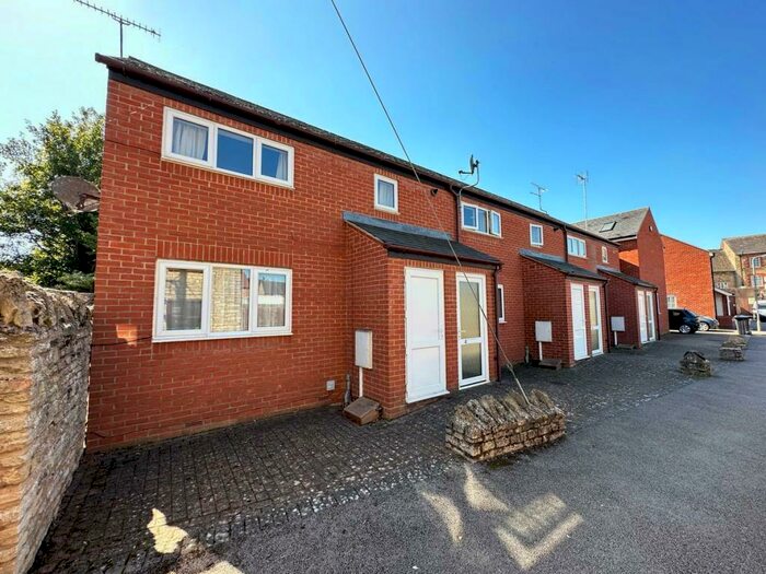 2 Bedroom End Of Terrace House To Rent In Berrells Court, Olney, MK46