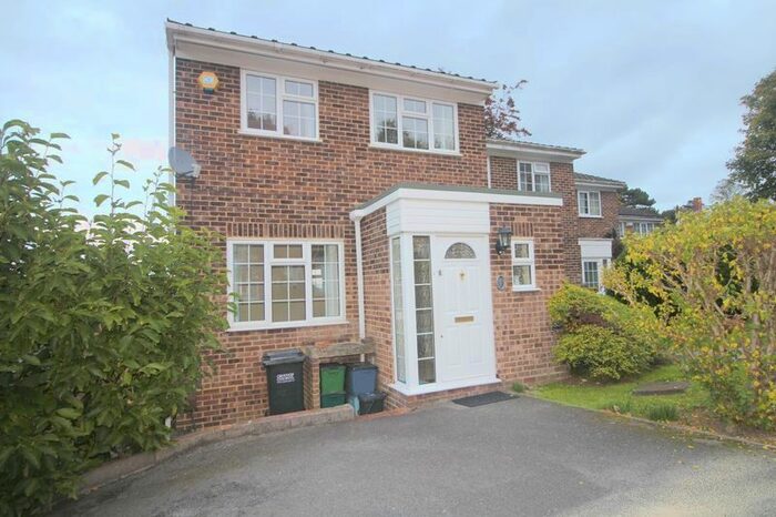 4 Bedroom End Of Terrace House To Rent In Hillview Close, Purley, CR8