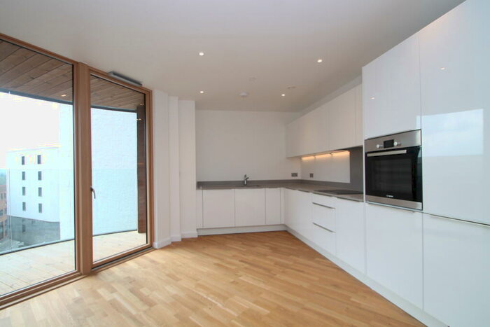 2 Bedroom Flat To Rent In St. Marks Square, Bromley, BR1