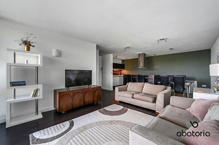 2 Bedroom Apartment For Sale In Candy Wharf, Copperfield Road, London, E3