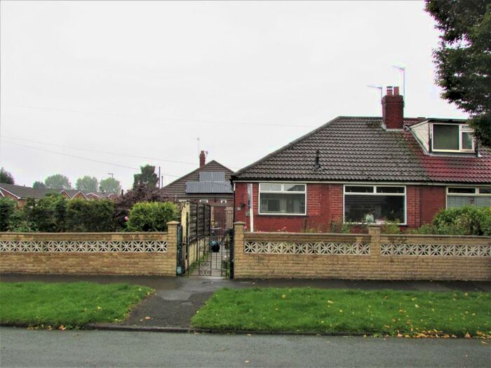 Houses for sale & to rent in OL8 4SJ, Byron Street, Hollinwood Oldham