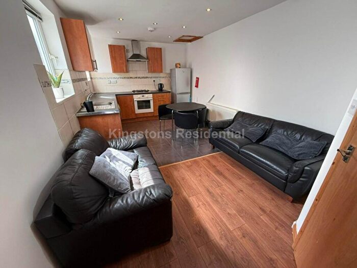 4 Bedroom Duplex To Rent In Bedroom Flat At Albany Road, Roath, Cardiff, CF24
