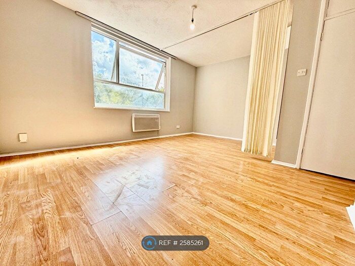 Studio To Rent In Owendale, London, SE19