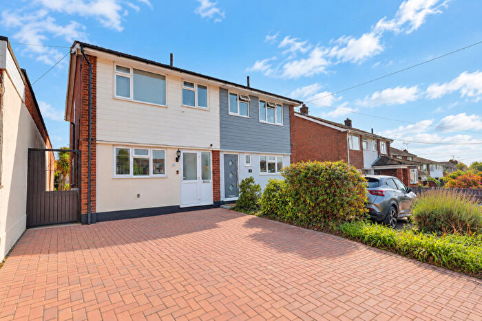 3 Bedroom Semi-Detached House For Sale In Ferry Road, Hockley, SS5