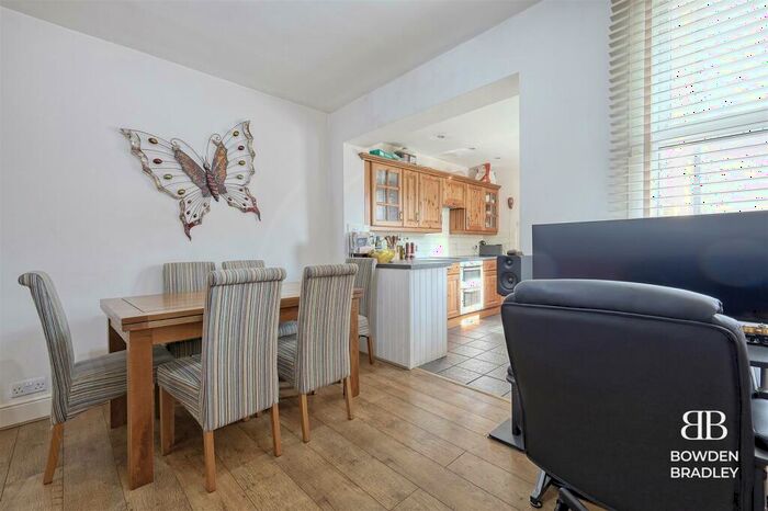 3 Bedroom End Of Terrace House For Sale In Greenfield Street, Waltham Abbey, EN9