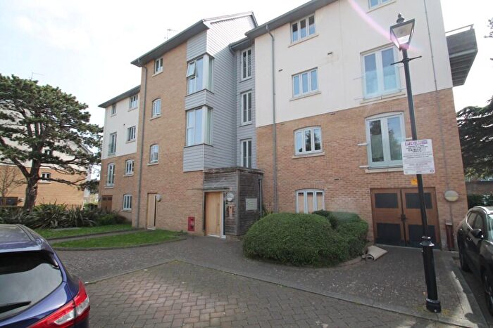 1 Bedroom Apartment For Sale In New Mossford Way, Barkingside, IG6