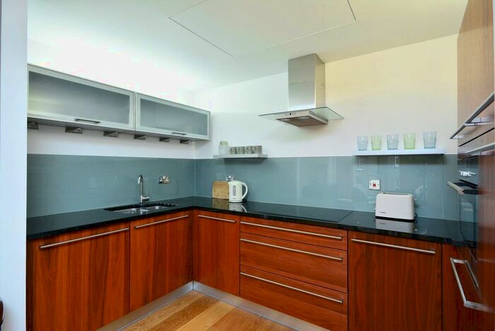 2 Bedroom Flat To Rent In Baker Street, Marylebone, London, NW1