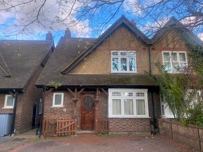 3 Bedroom Terraced House To Rent In Vicarage Gardens, Mitcham, London, CR4