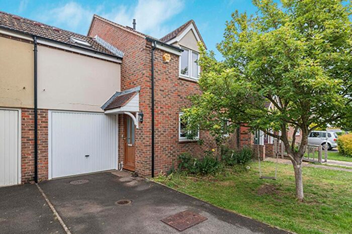 3 Bedroom Semi-Detached House For Sale In Kelham Hall Drive, Wheatley, OX33