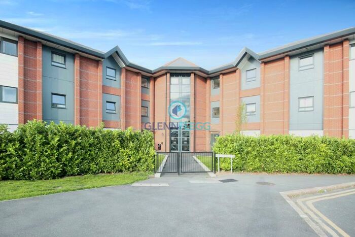 2 Bedroom Flat To Rent In Astoria Heights, Slough, SL1