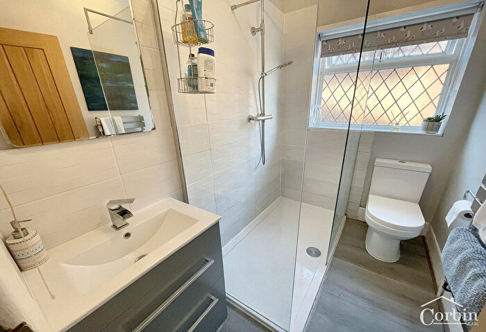 2 Bedroom Detached Bungalow For Sale In Headswell Crescent, Bournemouth, Dorset, BH10