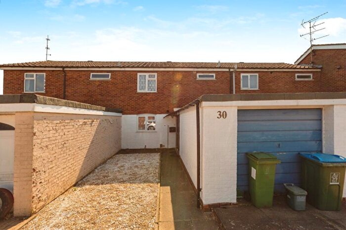3 Bedroom Terraced House For Sale In Monmouth Close, Aylesbury, HP19