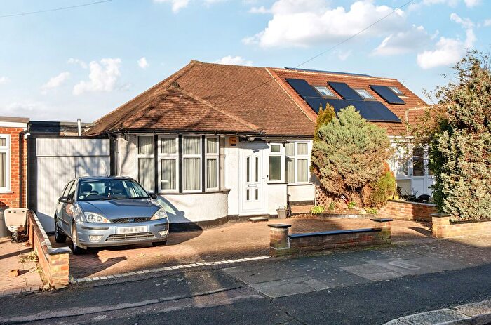 2 Bedroom Bungalow For Sale In Strafford Avenue, Ilford, IG5