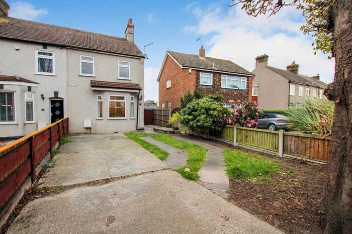 3 Bedroom Terraced House To Rent In Three Bedroom End Of Terrace House In Mill Road, Aveley, Essex, RM15