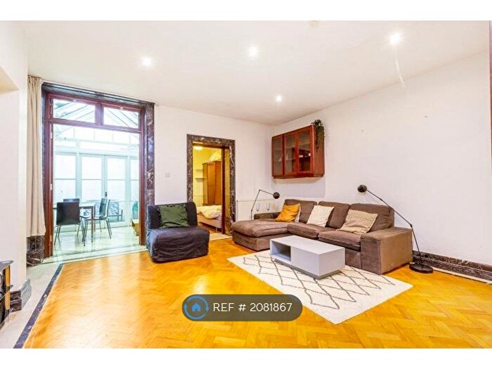2 Bedroom Flat To Rent In Oakley Street, London, SW3