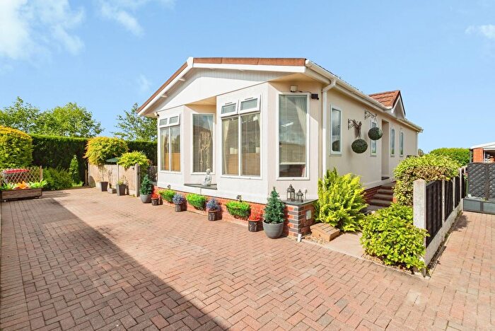 2 Bedroom Park Home For Sale In Long Lane, Telford, Shropshire, TF6