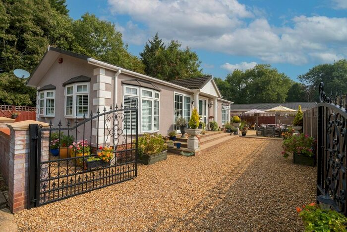 3 Bedroom Park Home For Sale In Wyatts Covert, Denham, Uxbridge, UB9