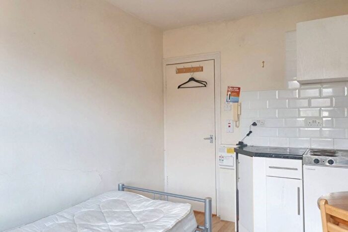 1 Bedroom Flat For Sale In Flat, Buxton Road, Willesden, London, NW2