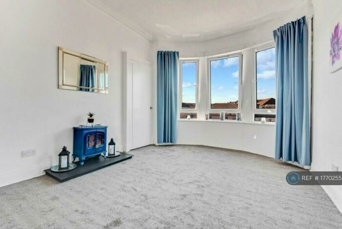 3 Bedroom Flat To Rent In Maxwellton Street, Paisley, PA1