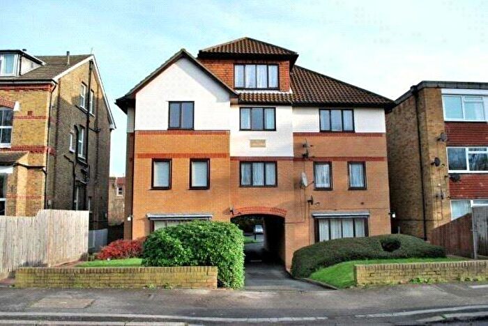 2 Bedroom Apartment To Rent In Avenue Road, London, SE25