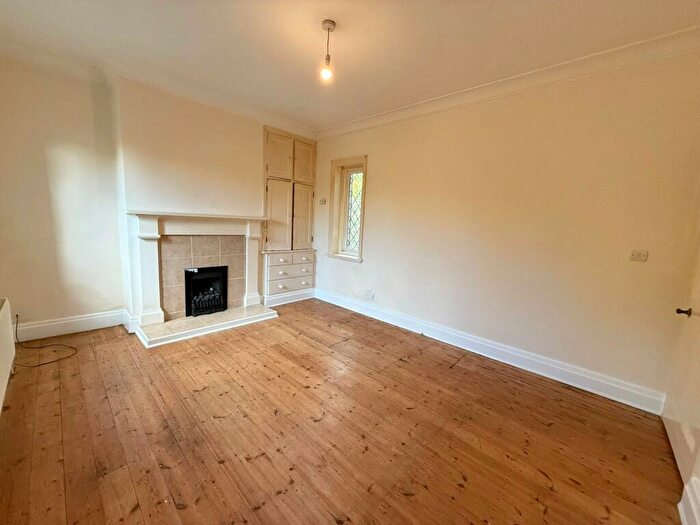 1 Bedroom Bungalow To Rent In Ashwell Road, Manningham, Bradford, West Yorkshire, BD8