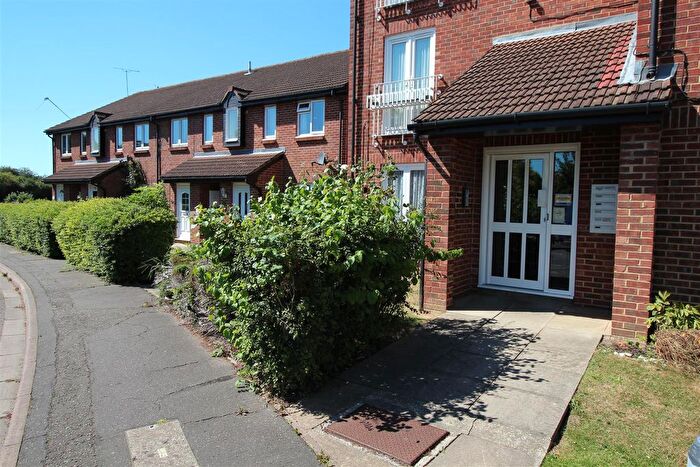 2 Bedroom Flat For Sale In Rabournmead Drive, Northolt, UB5