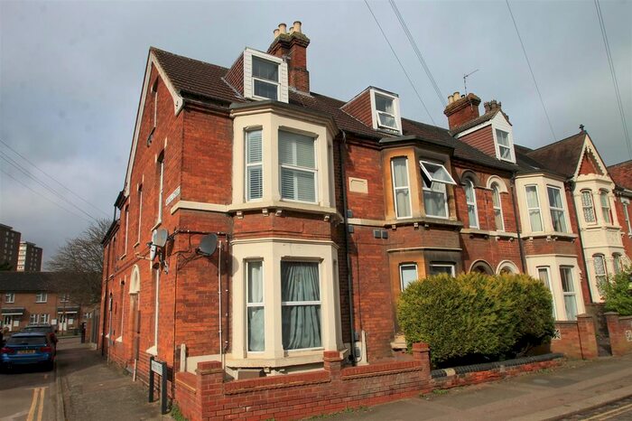 2 Bedroom Maisonette To Rent In Foster Hill Road, Bedford, MK40