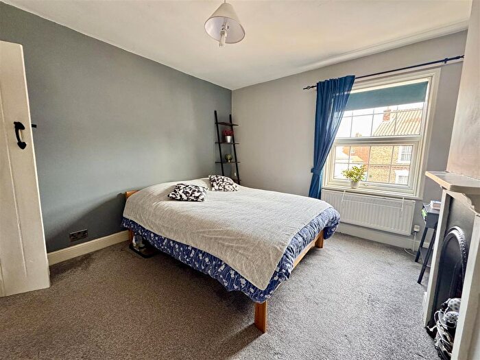 2 Bedroom Property To Rent In Long Street, Easingwold, York, YO61