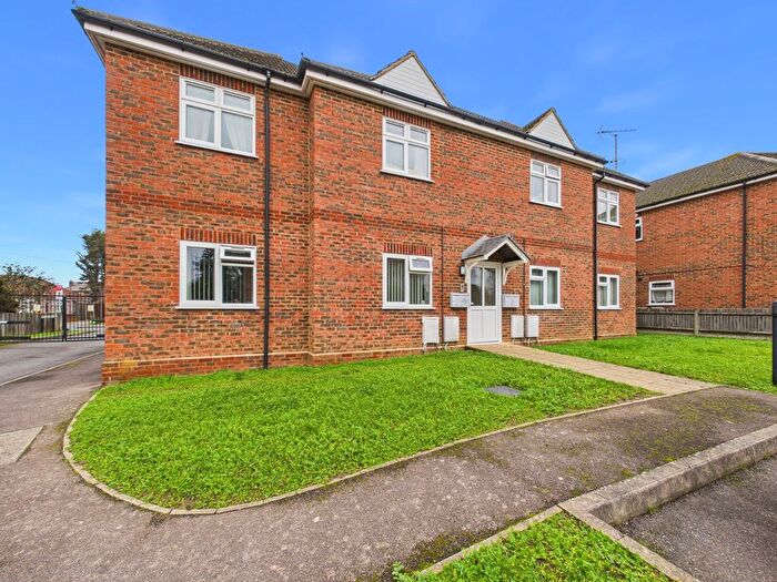 2 Bedroom Flat For Sale In Ashcombe Close, Ashford, Surrey, TW15